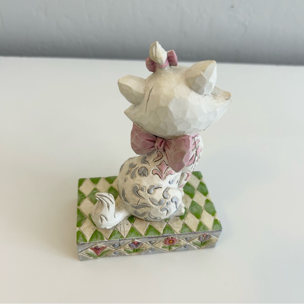 Marie The Aristocats Disney Decor | Jim Shore Showcase Collection | Jolie Marie - Picture 7 of 10